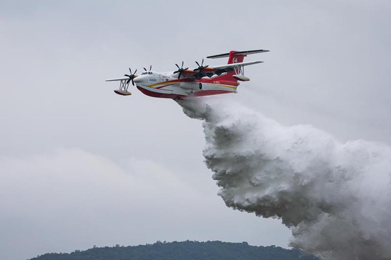 China prueba tres aviones anfibios de grandes dimensiones