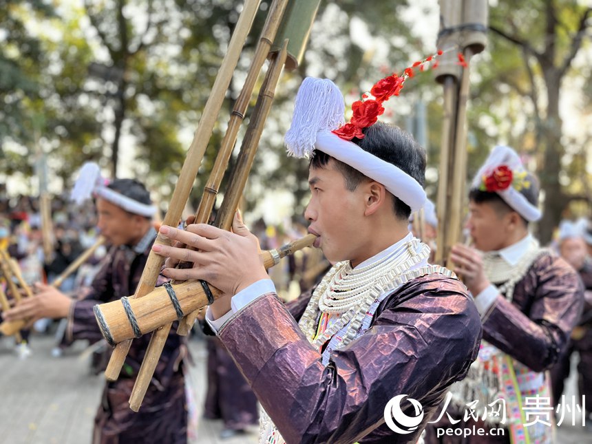 Grupo étnico Miao celebra el tradicional Festival Lusheng en Guizhou