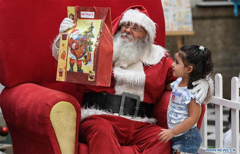 Campaña anual "Con Correos hacemos la Navidad" en Santiago, Chile