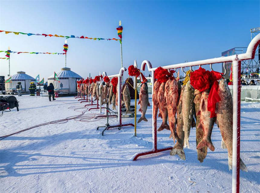 El XXI Festival de Turismo Cultural de Pesca y Caza del Lago Chagan comenzó este miércoles en Songyuan, provincia de Jilin. [Foto: Wang Yumei/ China Daily]