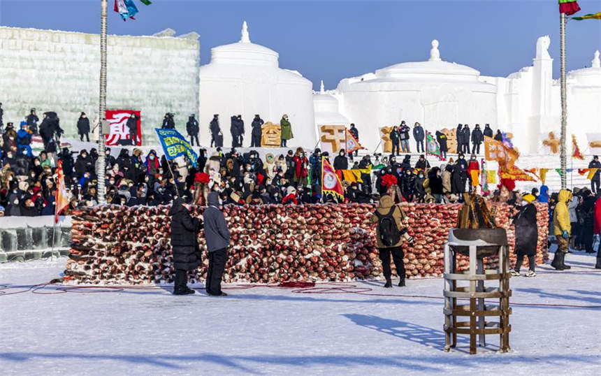 El XXI Festival de Turismo Cultural de Pesca y Caza del Lago Chagan comenzó este miércoles en Songyuan, provincia de Jilin. [Foto: Wang Yumei/ China Daily]