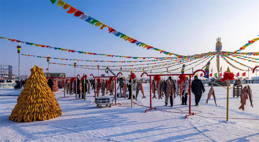 El XXI Festival de Turismo Cultural de Pesca y Caza del Lago Chagan comenzó este miércoles en Songyuan, provincia de Jilin. [Foto: Wang Yumei/ China Daily]