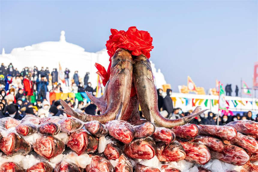 El XXI Festival de Turismo Cultural de Pesca y Caza del Lago Chagan comenzó este miércoles en Songyuan, provincia de Jilin. [Foto: Wang Yumei/ China Daily]