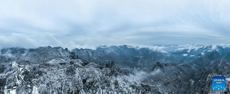 En fotos: la montaña Tianzi cubierta de nieve en Zhangjiajie, provincia china de Hunan 