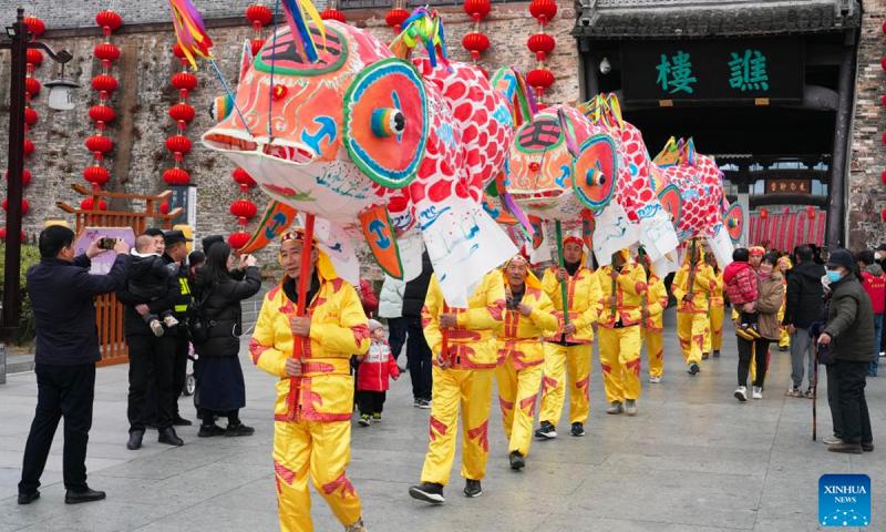 El gasto se extiende durante todo el año nuevo lunar hasta el Festival de los Farolillos 