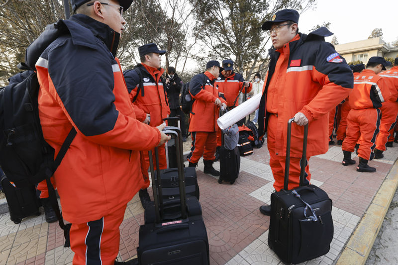 China envía equipo de rescate de 82 miembros para ayudar tras el terremoto en Turquía