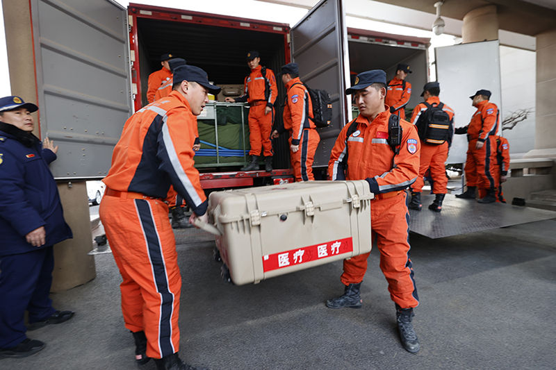 China envía equipo de rescate de 82 miembros para ayudar tras el terremoto en Turquía
