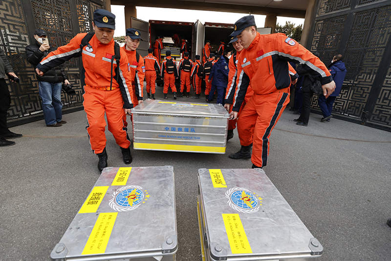 China envía equipo de rescate de 82 miembros para ayudar tras el terremoto en Turquía
