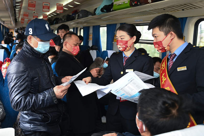 La feria de trabajo del tren K210 continúa brindando oportunidades a los trabajadores migrantes