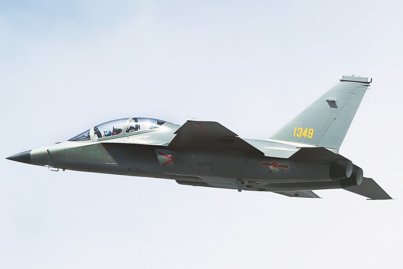 China vende aviones L-15 al ejército de Emiratos Árabes Unidos