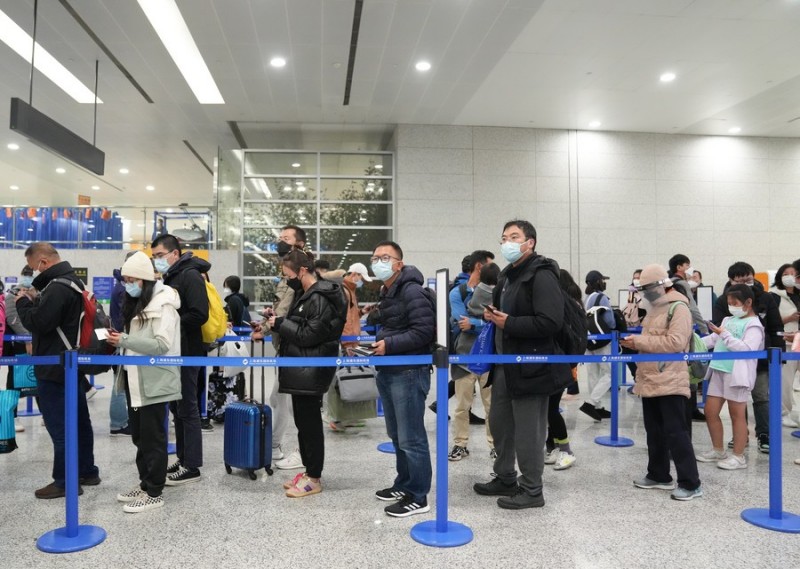 Aeropuertos de Shanghai registran fuerte repunte en flujo de pasajeros