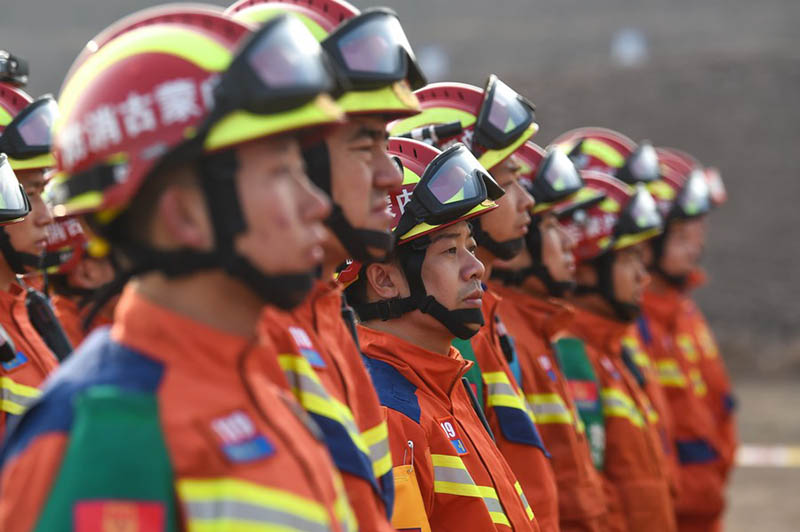 Intensifican esfuerzos de rescate tras colapso de mina de carbón de China
