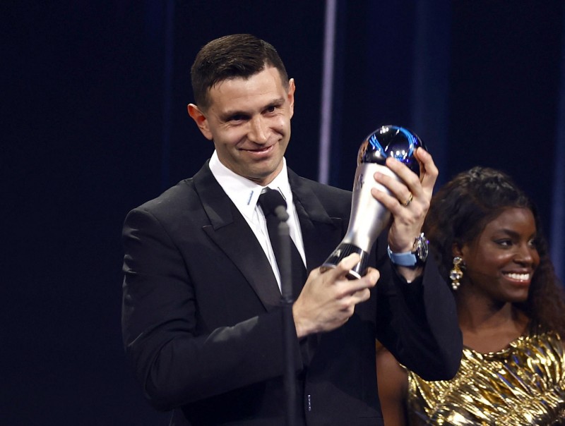 El 'Dibu' Martínez y Lionel Scaloni se llevan el máximo premio de la FIFA