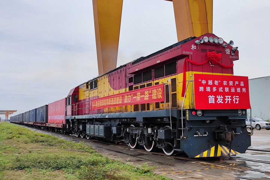 La foto muestra un tren de carga China-Vietnam-Laos que transporta productos agrícolas en el puerto ferroviario internacional de Nanning, capital de la región autónoma de la etnia zhuang de Guangxi, al sur de China, el 13 de mayo de 2021. (China Railway Nanning Group Co., Ltd/Xinhua)