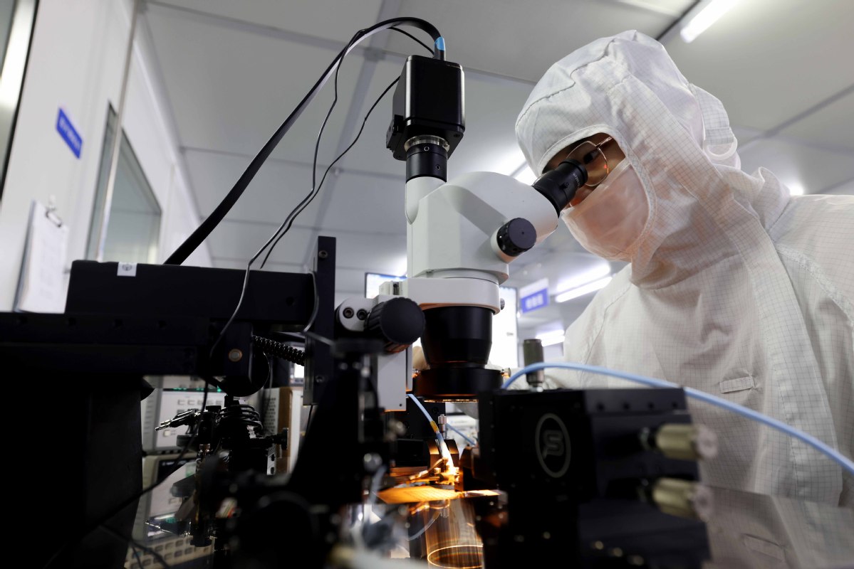 China formulará estándares clave de chips automotrices para 2025