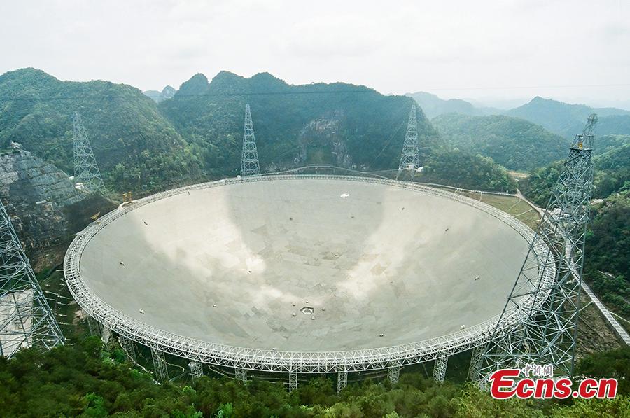 Telescopio chino FAST sorprende a los turistas