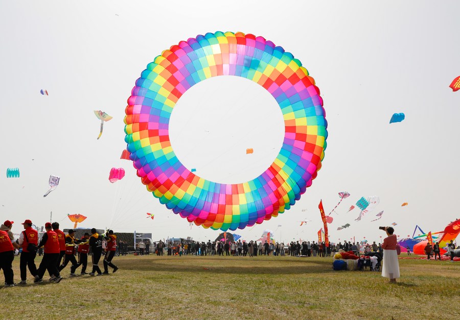 Festival de cometas de China atrae a entusiastas del país y del extranjero