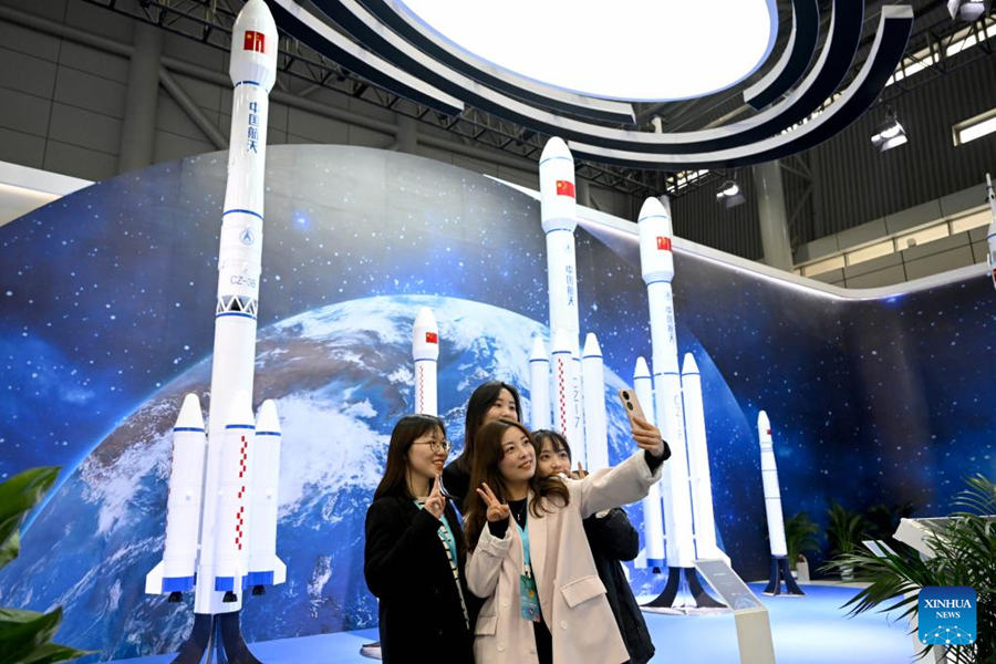 China celebra su Día del Espacio y publica imágenes de Marte