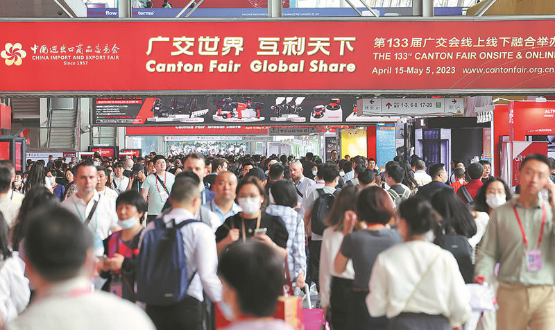 Visitantes de la 133ª sesión de la Feria de Importación y Exportación de China, también conocida como Feria de Cantón, en Guangzhou, provincia de Guangdong. PARKER ZHENG/China Daily