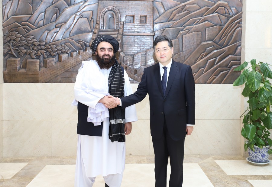 China ayudará a Afganistán a lograr pronta paz y estabilidad: Canciller chino