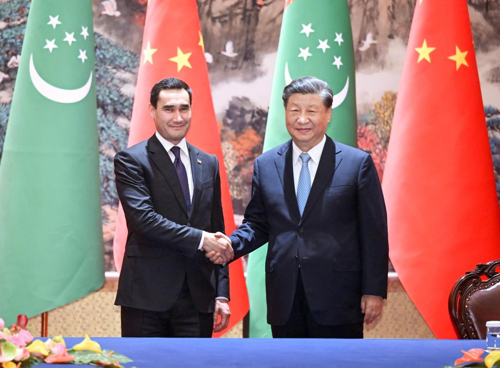 Xi se reúne con presidente de Turkmenistán