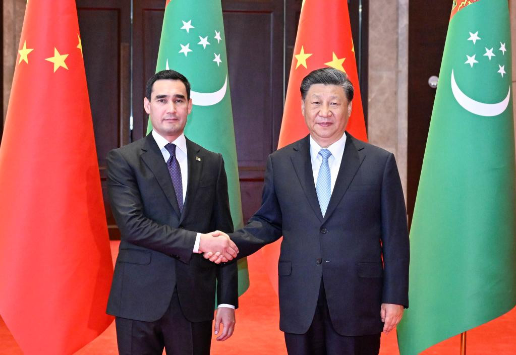 Xi se reúne con presidente de Turkmenistán
