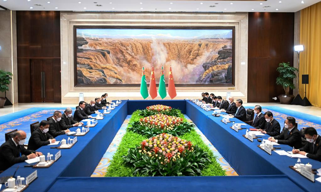 Xi se reúne con presidente de Turkmenistán