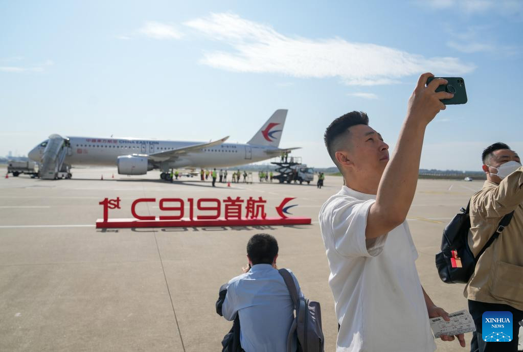 Comienza operación comercial de avión de pasajeros C919 de China