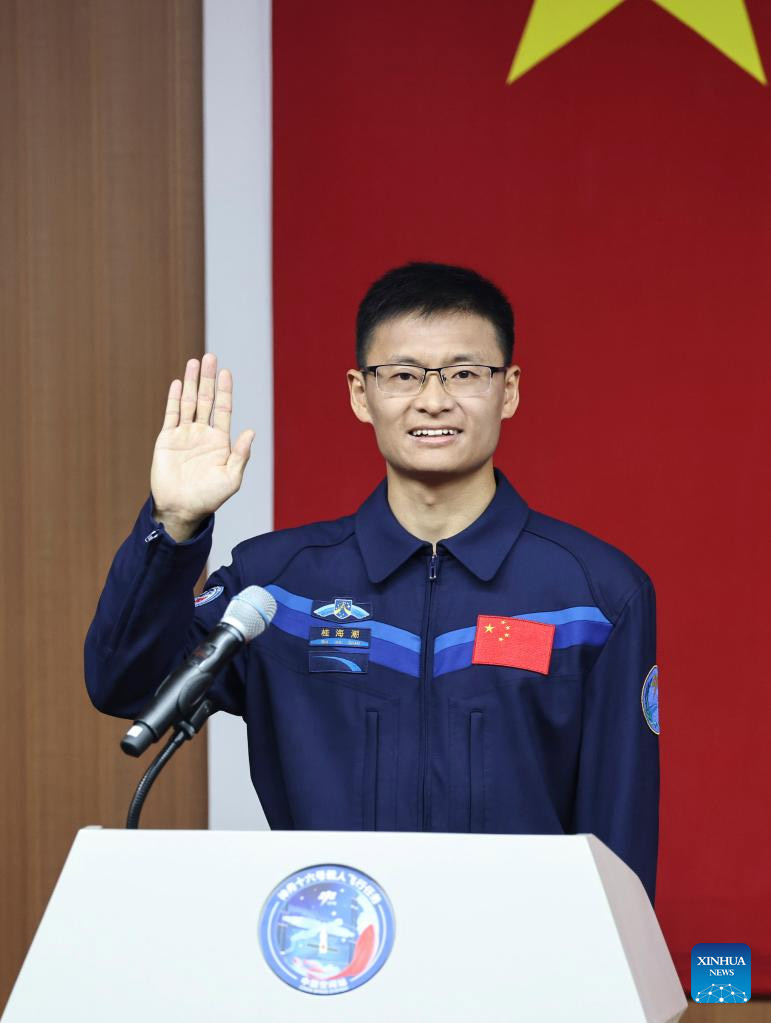 Astronautas de misión Shenzhou-16 de China se reúnen con medios de comunicación