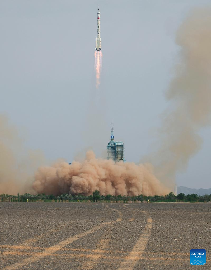 China lanza nave espacial tripulada Shenzhou-16 para realizar tareas intensivas de 5 meses en estación espacial