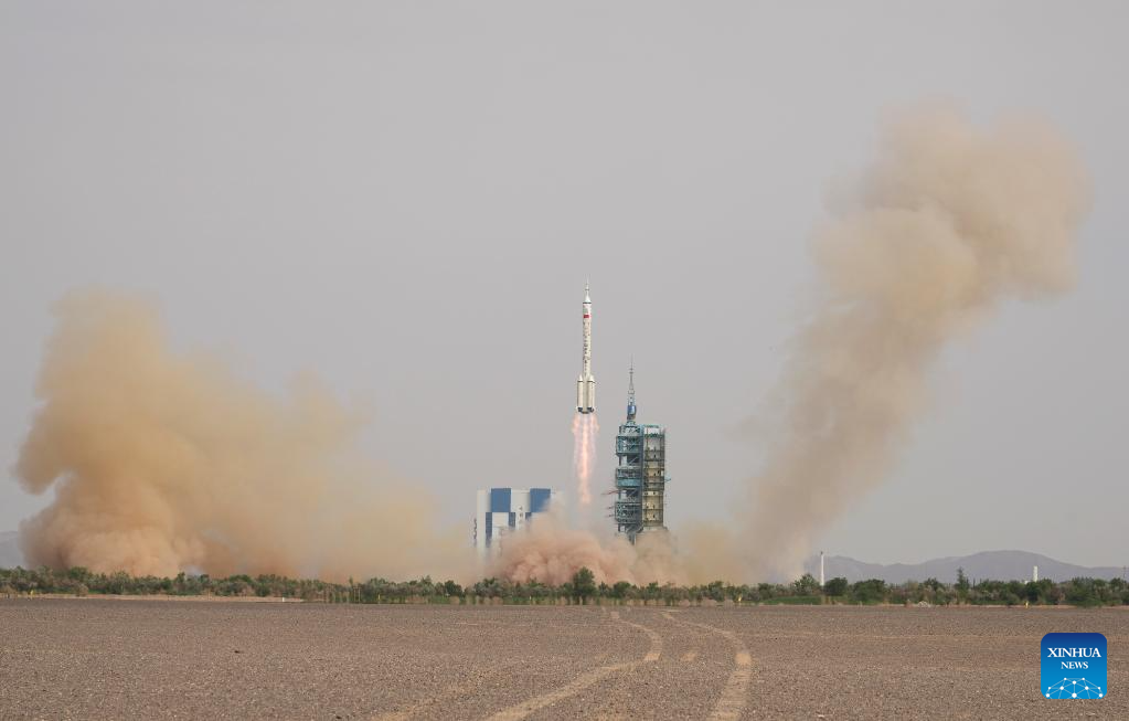 China lanza nave espacial tripulada Shenzhou-16 para realizar tareas intensivas de 5 meses en estación espacial