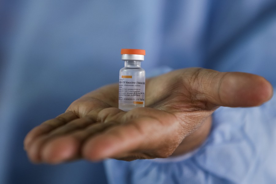 Colombia anuncia que fabricará vacunas de la mano de empresa china Sinovac