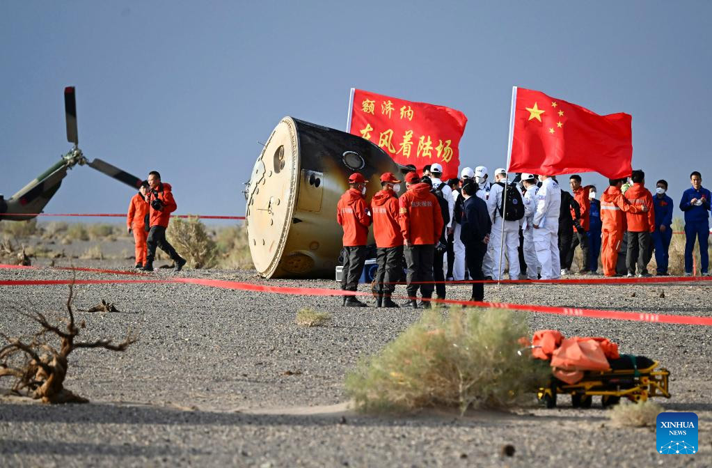 Astronautas chinos de Shenzhou-15 regresan sanos y salvos a la Tierra