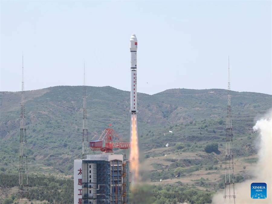 China lanza 41 satélites en un solo cohete y establece nuevo récord