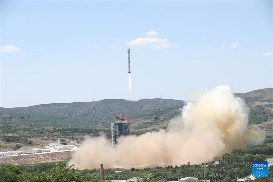 China lanza 41 satélites en un solo cohete y establece nuevo récord