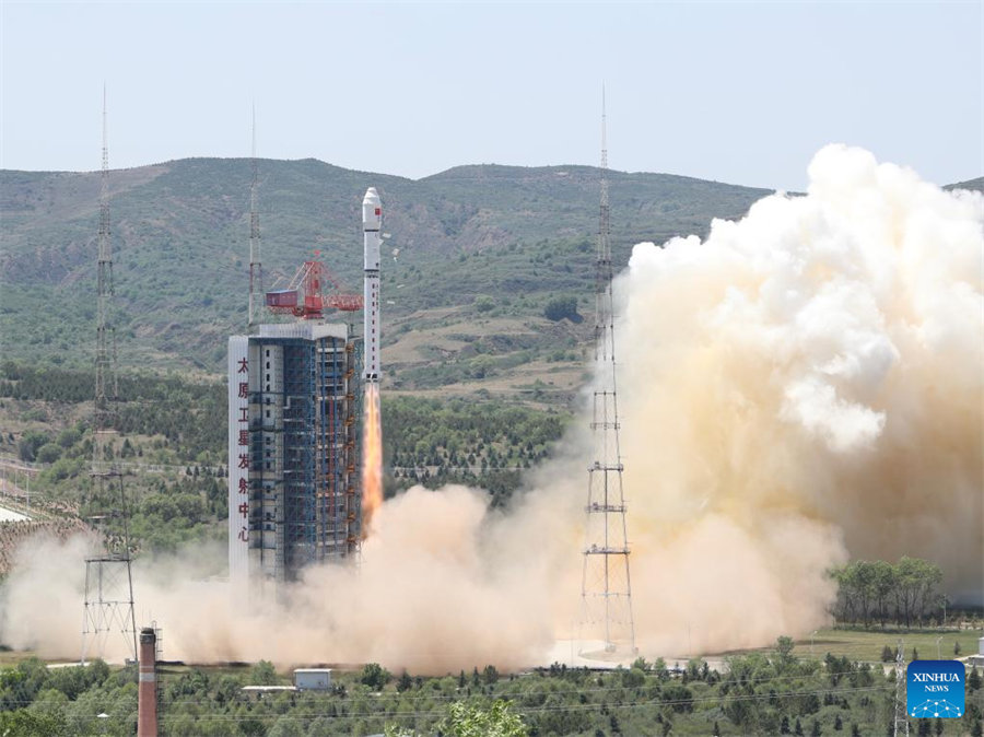 China lanza 41 satélites en un solo cohete y establece nuevo récord