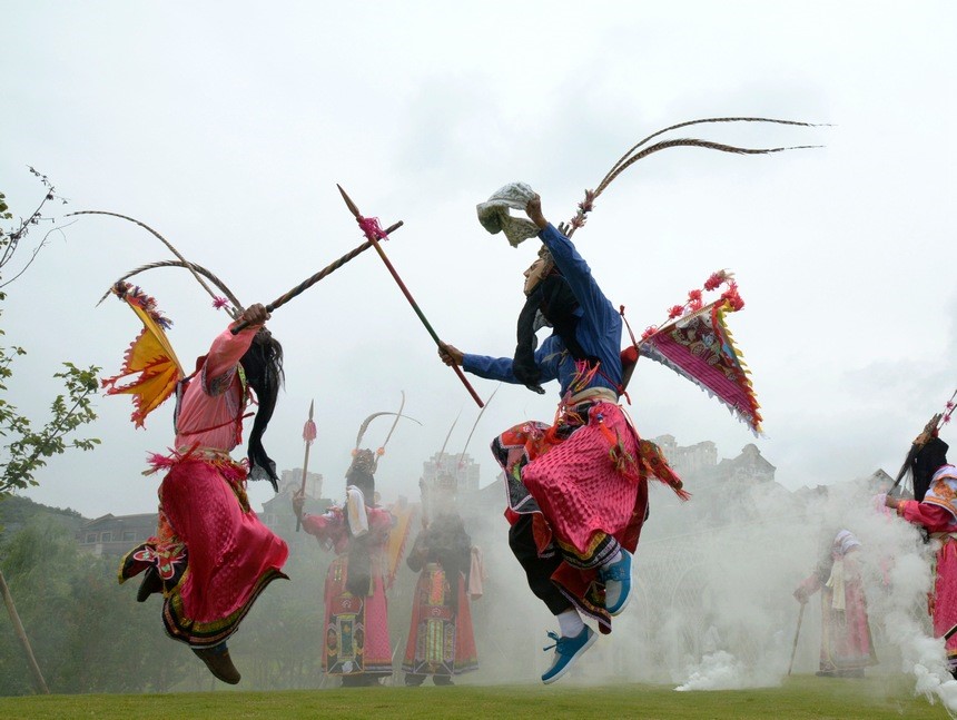 Los aldeanos en la aldea de Minle interpretan la ópera Di, patrimonio cultural inmaterial de China, Qingzhen, provincia de Guizhou. (Foto: Wang Xuechao)