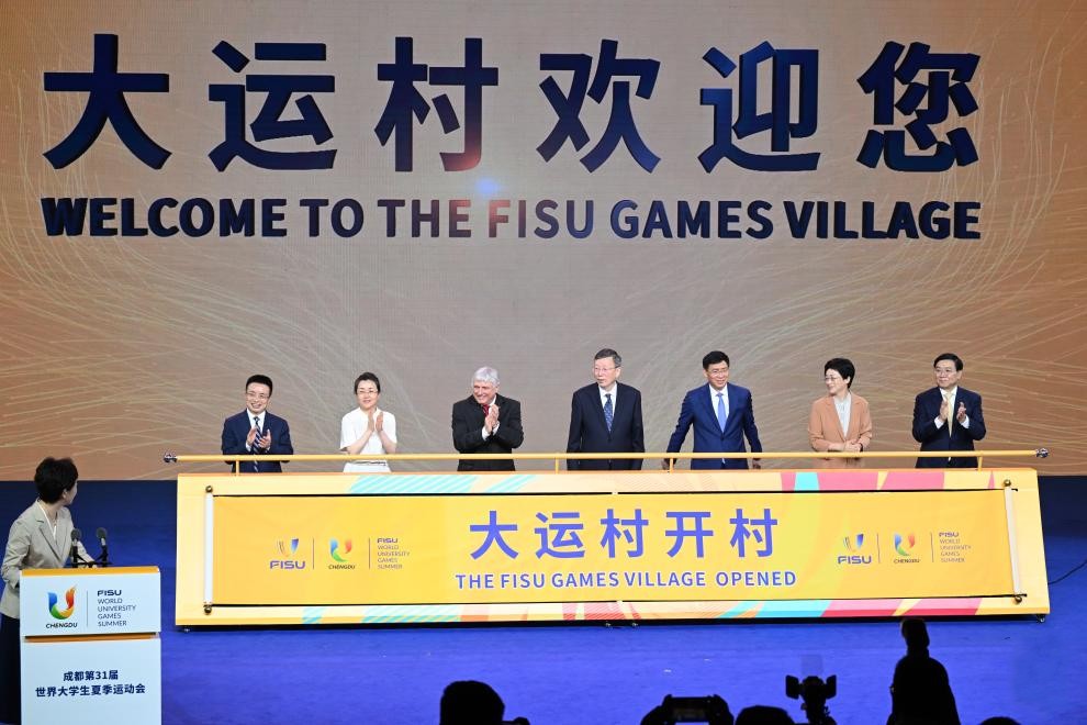 La foto tomada el 22 de julio de 2023 muestra la ceremonia de apertura de la Villa de los Juegos Mundiales Universitarios (FISU) en Chengdu, provincia de Sichuan, suroeste de China. Los 31º Juegos Mundiales Universitarios de Verano de la Federación Internacional de Deportes Universitarios (FISU) se celebrarán en Chengdu del 28 de julio al 8 de agosto. [Foto: Xinhua]