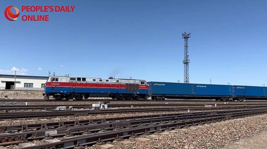 Más trenes de carga China-Europa pasan por el puerto Alataw de Xinjiang