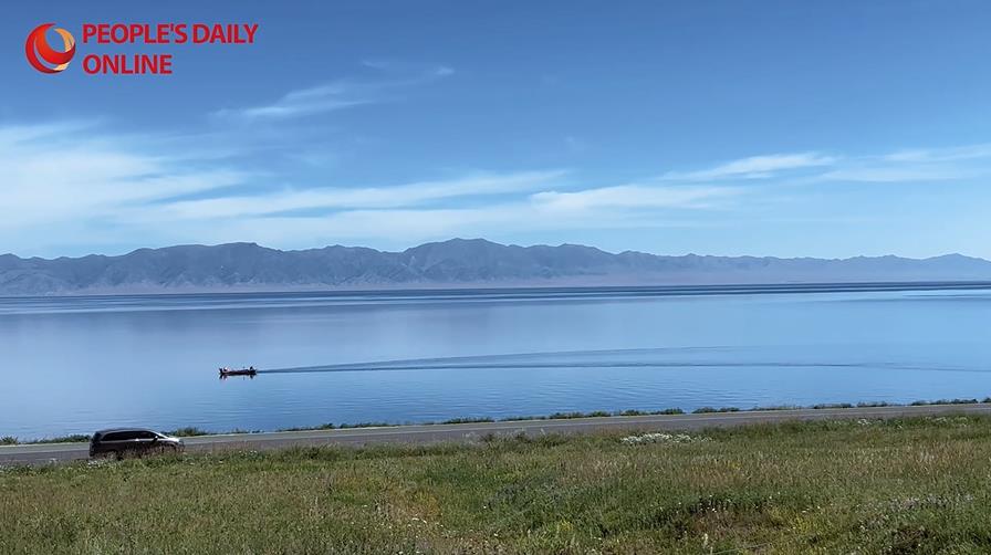 El lago Sayrum, un motor para promover el turismo de Xinjiang