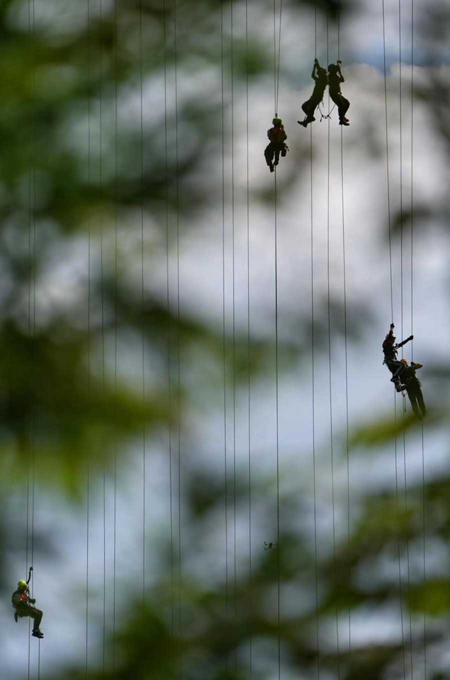 Equipos internacionales de rescate con cuerdas compiten en Chongqing