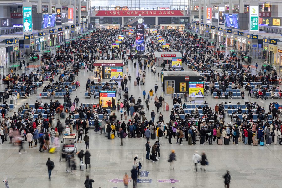 Imagen del 27 de enero de 2023 de la sala de espera en la Estación del Ferrocarril Hongqiao de Shanghai, en Shanghai, en el este de China. (Xinhua/Wang Xiang)