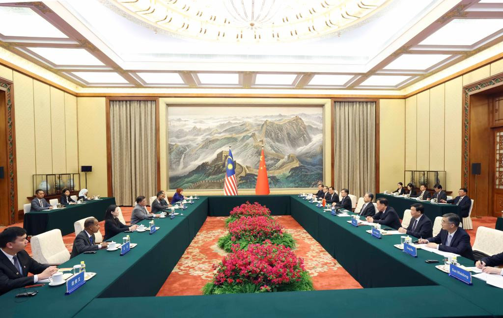Máximo legislador chino sostiene conversaciones con presidente de Dewan Rakyat de Malasia