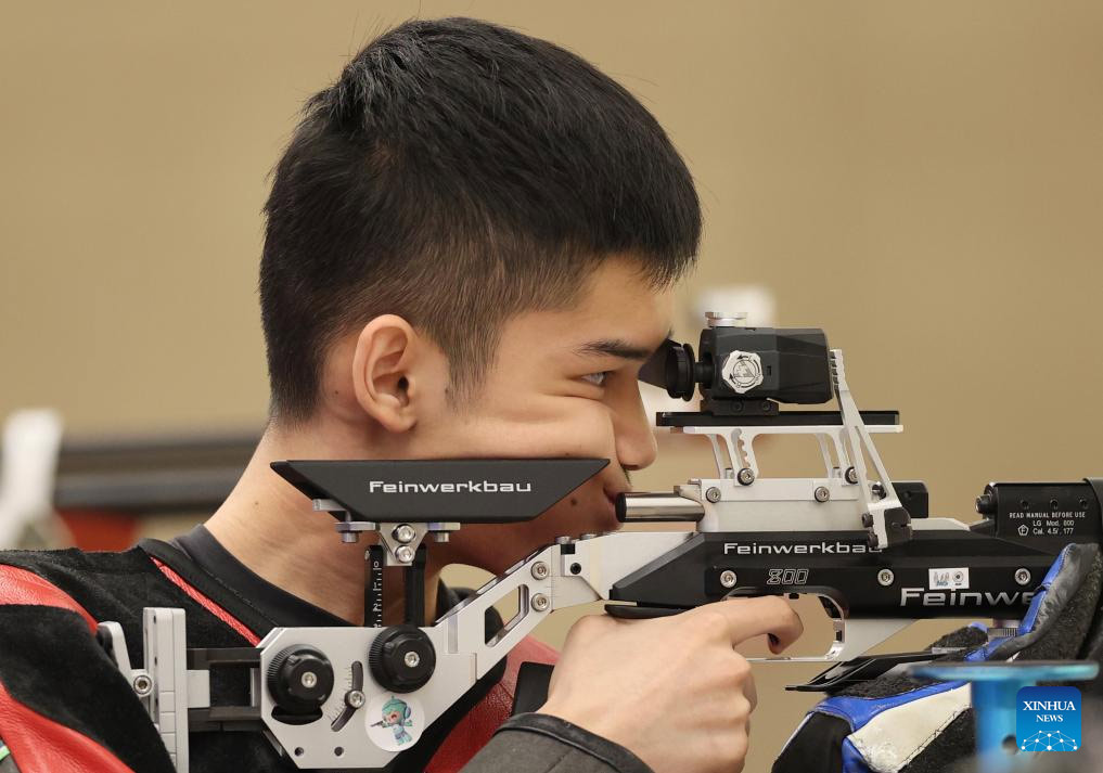 Tirador chino establece récord mundial y se lleva oro del rifle de aire a 10 metros en Juegos Asiáticos