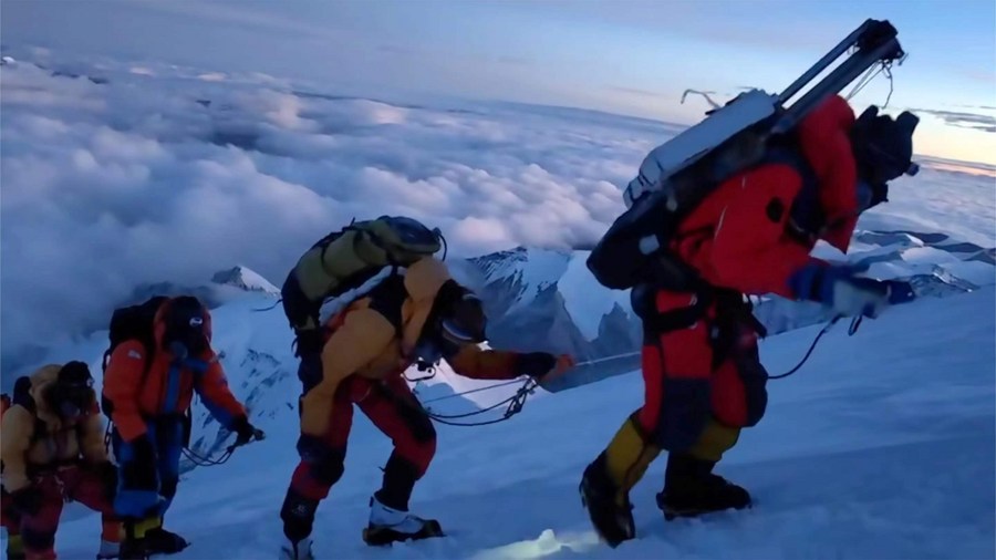Equipo de expedición chino alcanza cumbre del monte Cho Oyu para realizar investigaciones científicas