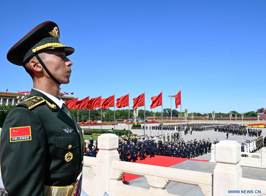 Se celebra en Beijing acto solemne de presentación de ofrendas florales por el Día de los Mártires