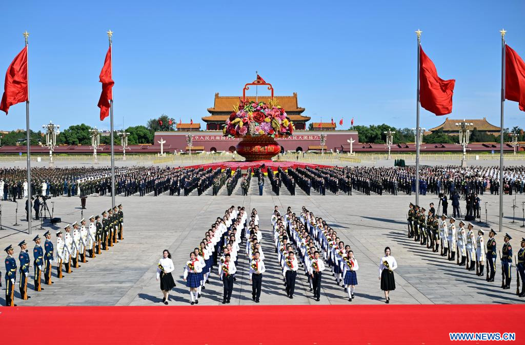 Se celebra en Beijing acto solemne de presentación de ofrendas florales por el Día de los Mártires