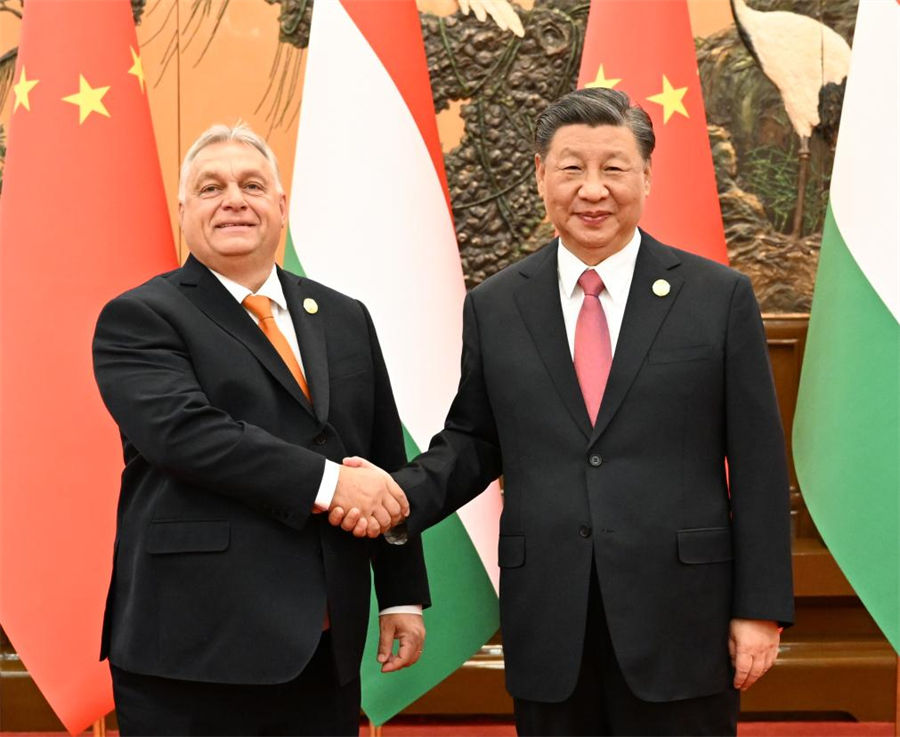 Xi se reúne con primer ministro húngaro