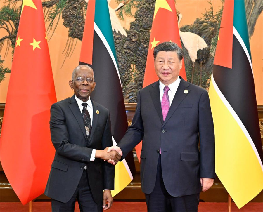 Xi se reúne con el primer ministro de Mozambique