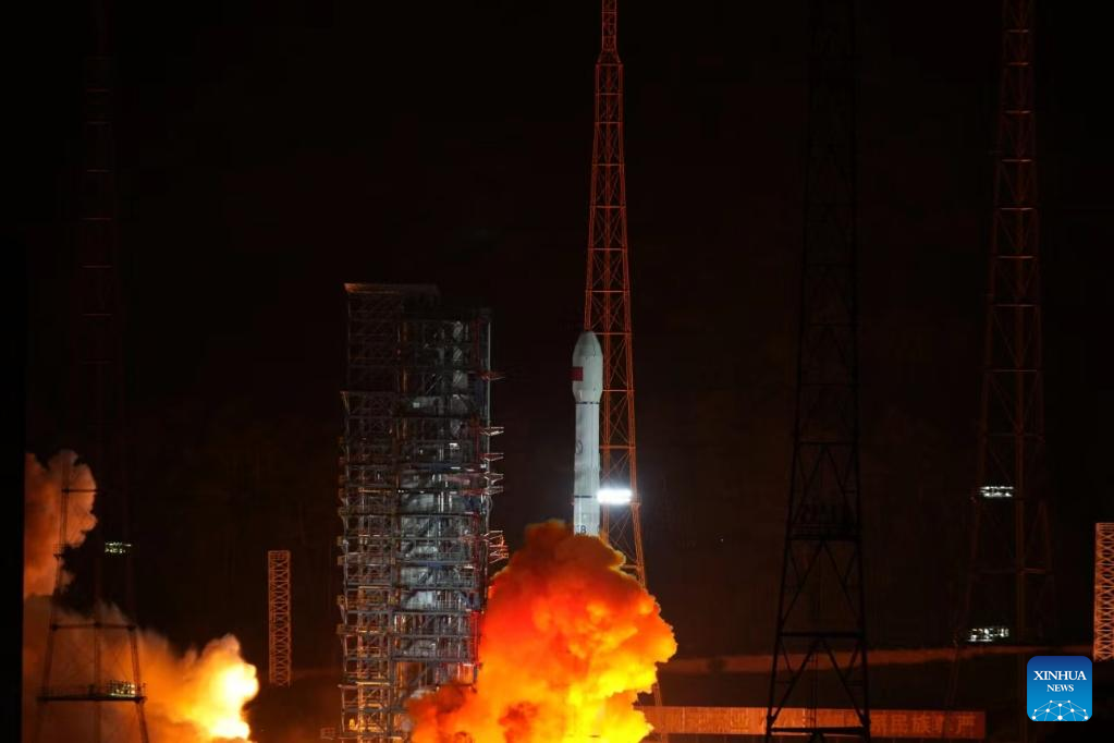 China lanza con éxito satélite Zhongxing-6E